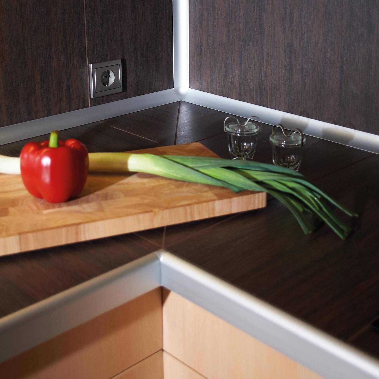 Kitchen Tile Trim Ideas: Stylish Ways to Finish Your Kitchen Tiles - featured image